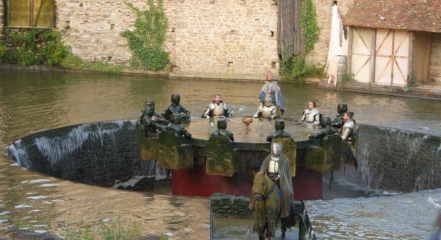 11 LES CHEVALIERS DE LA TABLE RONDE
