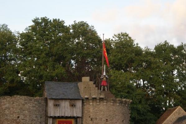 13 LES CHEVALIERS DE LA TABLE RONDE