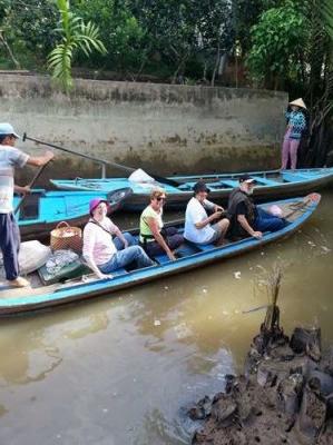 UNE PETITE BALADE EN BARQUE