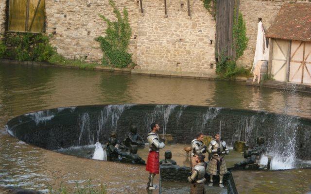 9 LES CHEVALIERS DE LA TABLE RONDE