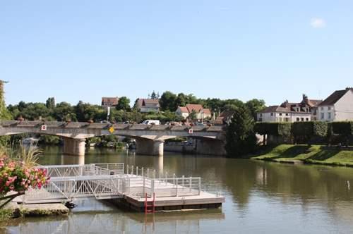 Grand pont et orphelinat Nemours