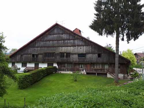 Une ferme à tuyé