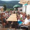 Un petit verre après la marche dans Villers le Lac Un petit verre après la marche dans Villers le Lac