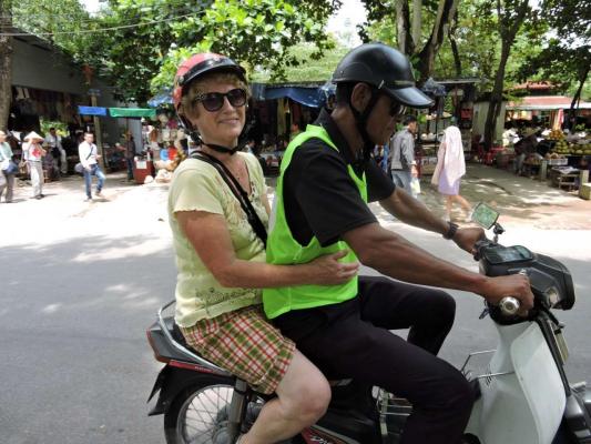 UNE PETITE EXCURSION EN MOTO TAXI TRES SYMPATHIQUE !