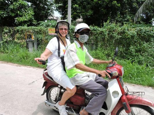 UNE PETITE EXCURSION EN MOTO TAXI TRES SYMPATHIQUE !