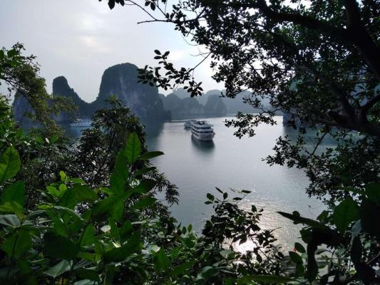 MAGNIFIQUE VUE DE LA BAIE D'HALONG !