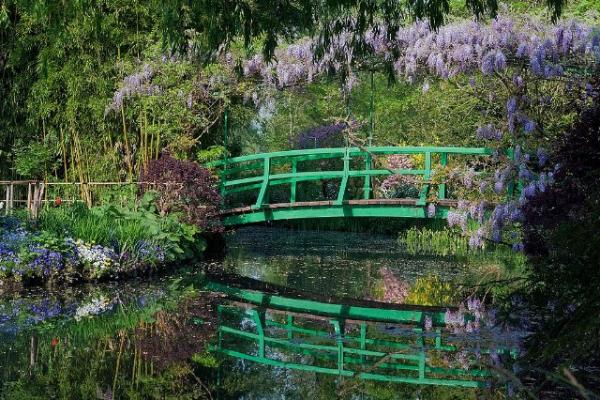 Pont_Japonais vu du bassin des Nymphéas